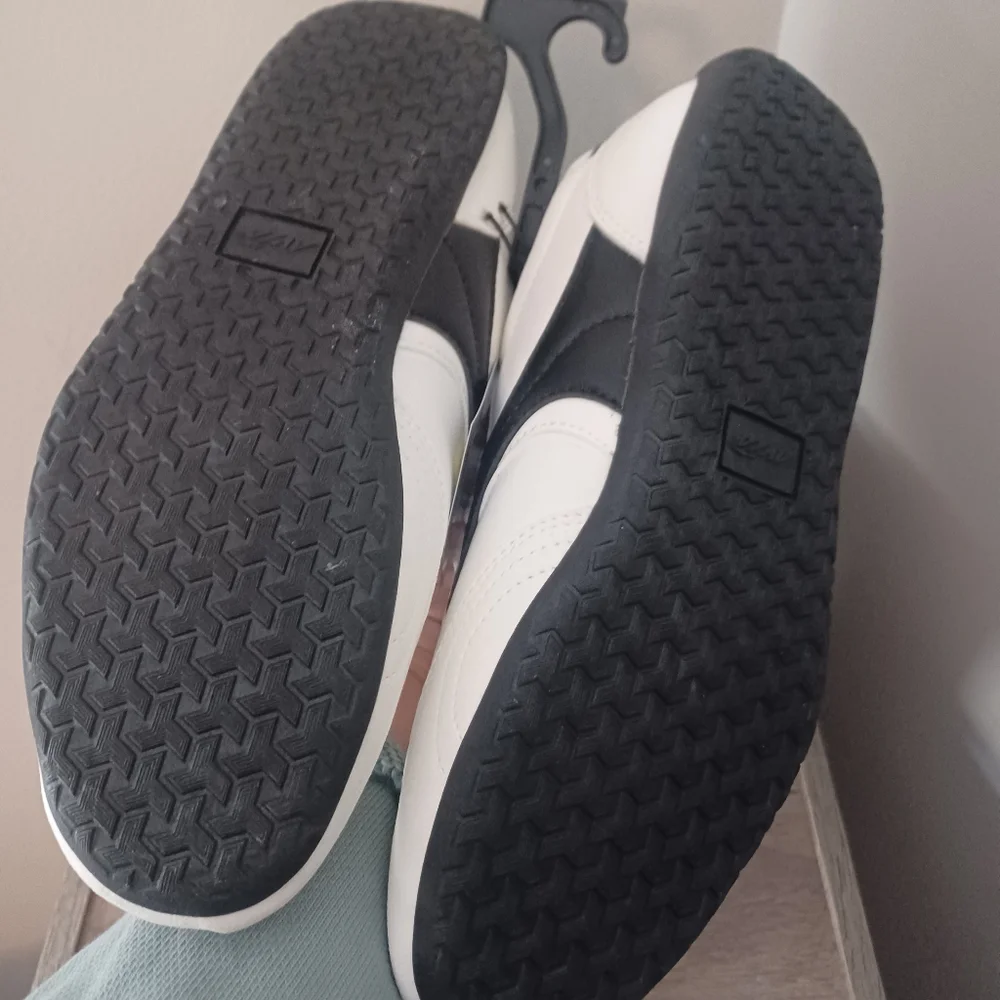 Avia Athletic Retro Slim Sneakers Sz 9